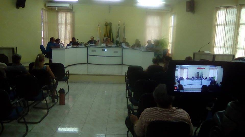 SESSÃO EXTRAORDINÁRIA: Plenário aprova reajuste de 8,96% para Servidos da Câmara e Prefeitura.