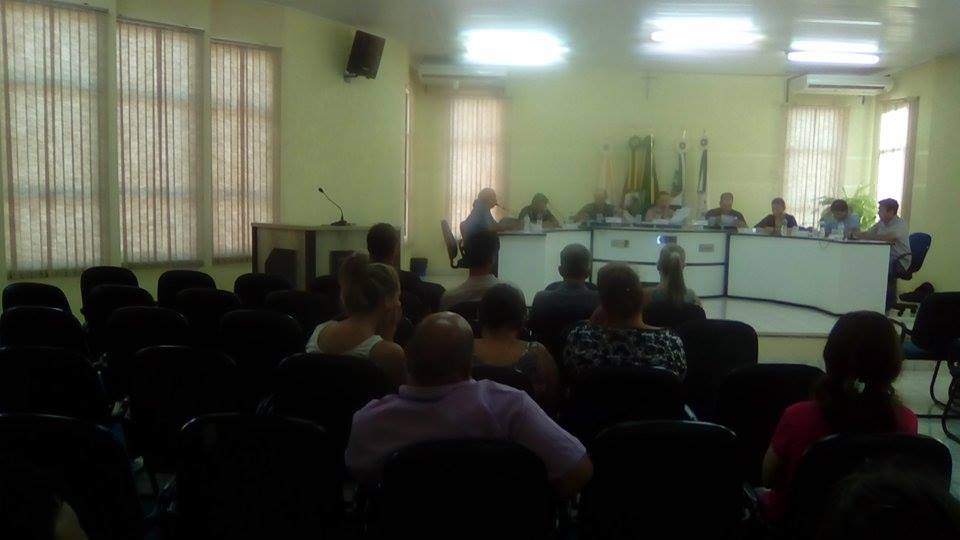 SESSÃO EXTRAORDINÁRIA: Plenário aprova reajuste de 8,96% para Servidos da Câmara e Prefeitura.