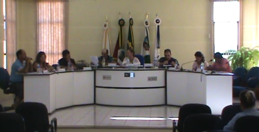 PLENÁRIO: Em Sessão Extraordinária, vereadores analisaram 9 Projetos do Executivo.