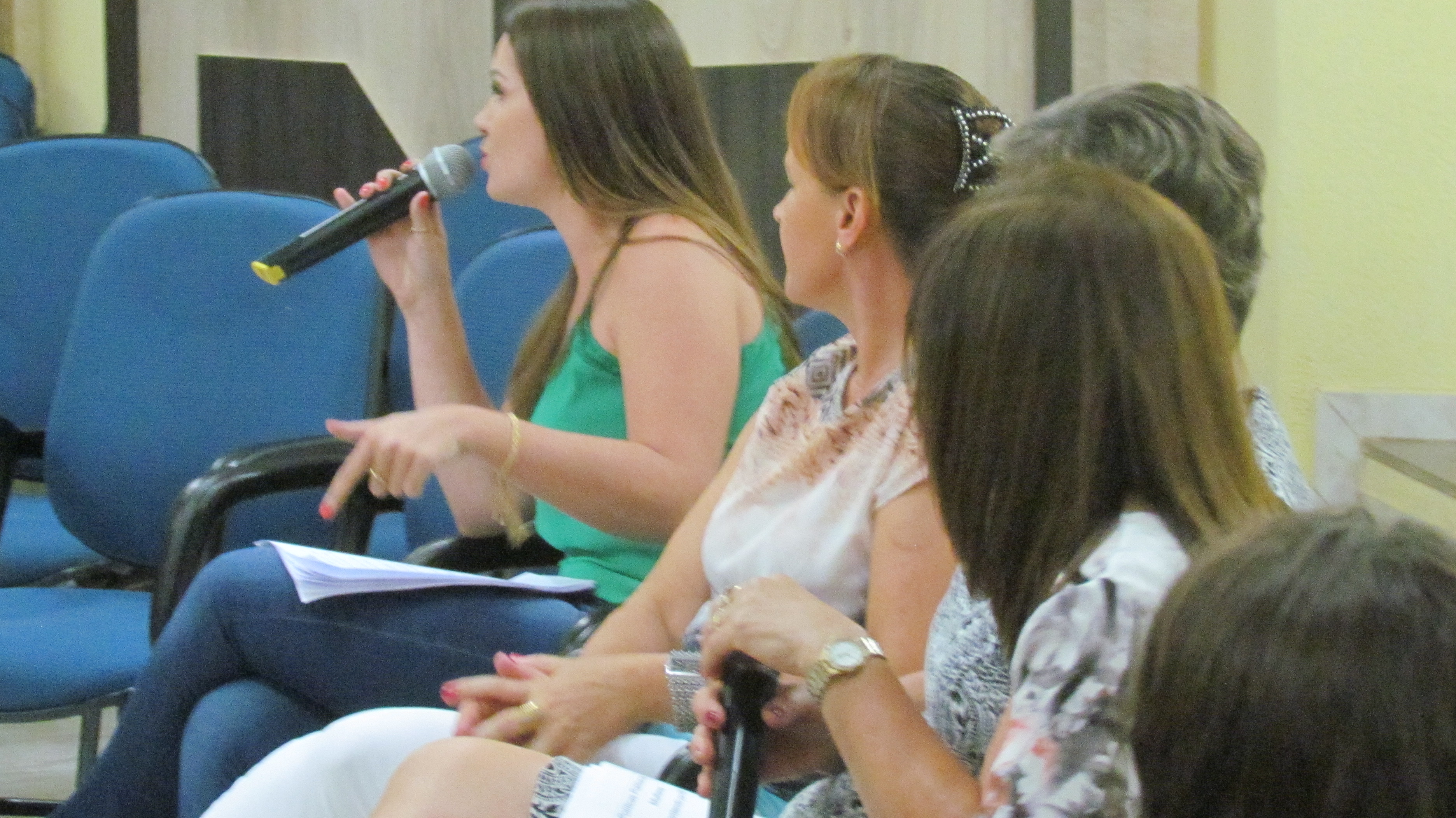 Mesa Redonda – Mulheres em Pauta