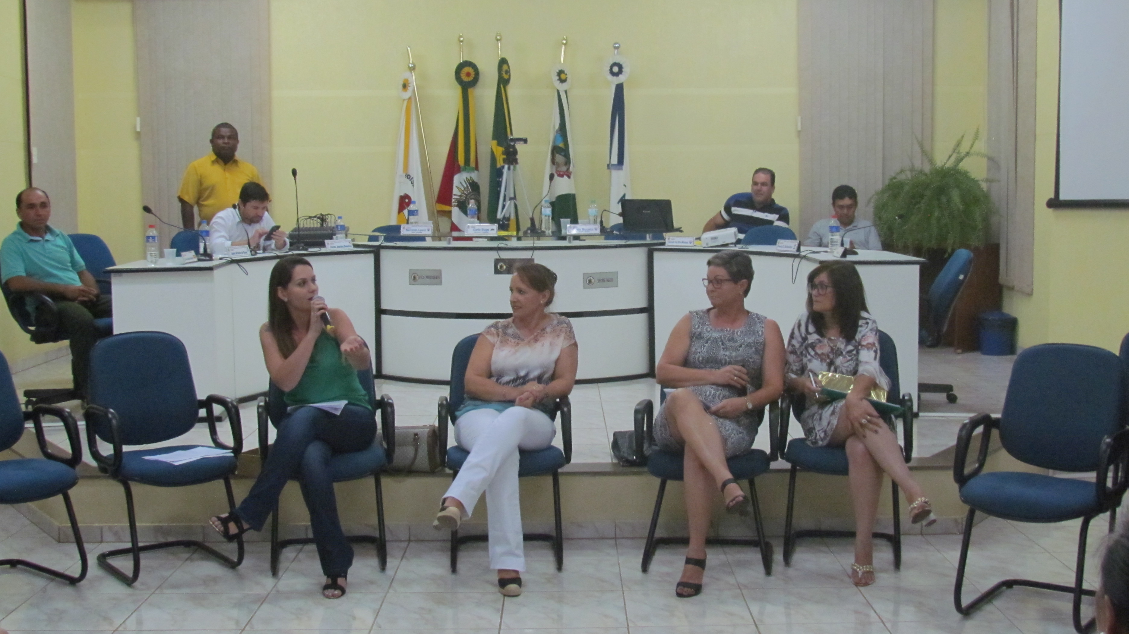 Mesa Redonda – Mulheres em Pauta