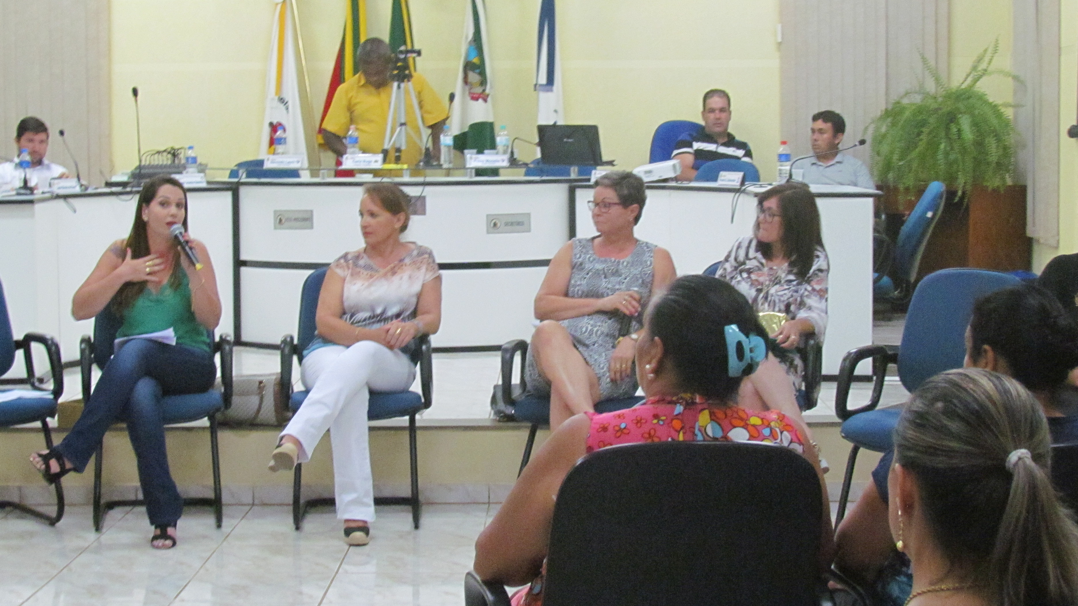 Mesa Redonda – Mulheres em Pauta