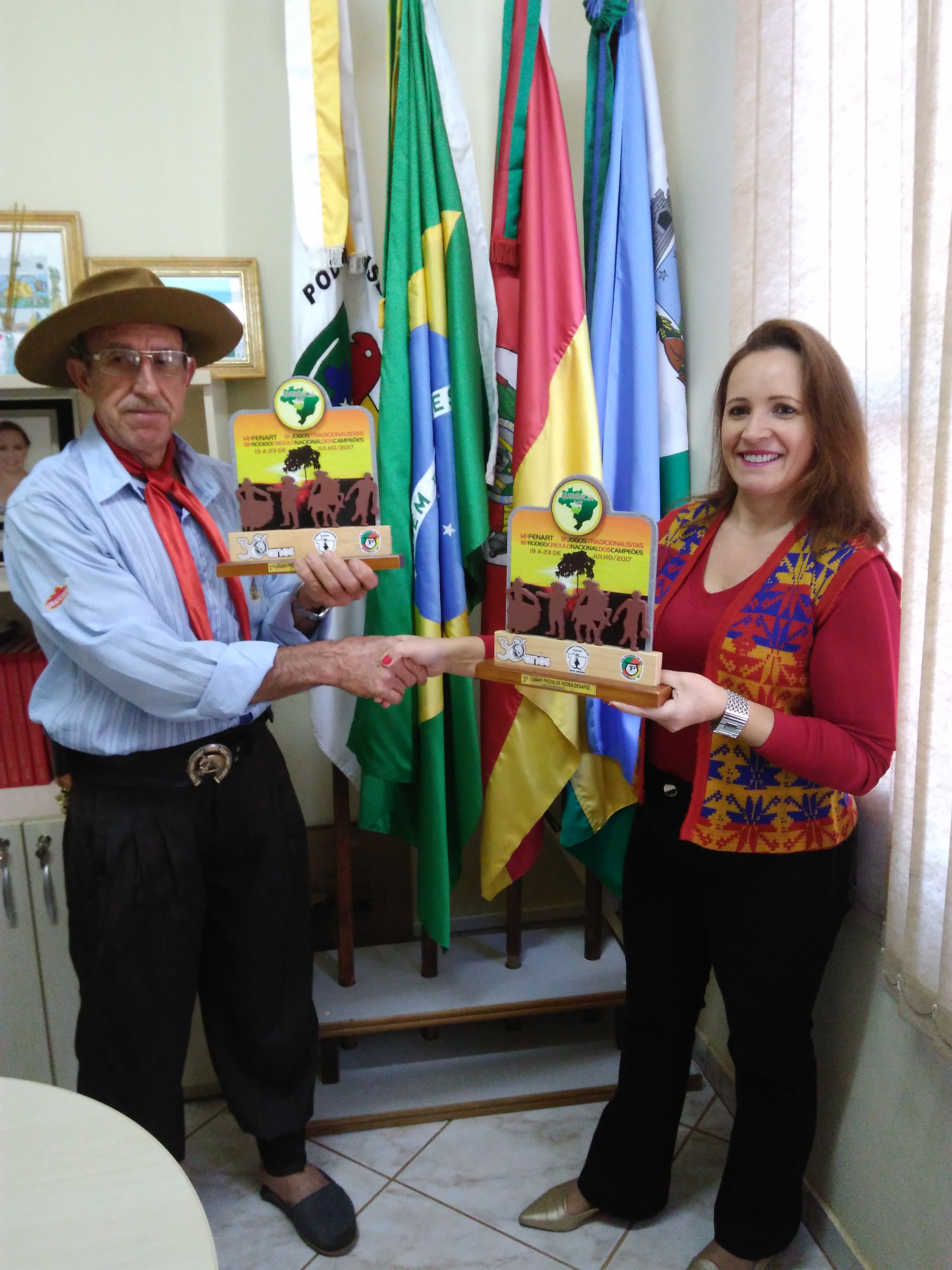 MOÇÃO DE CONGRATULAÇÃO: Ananias Ladi da Costa, vencedor do 14ª FENART recebe reconhecimento da Câmara.