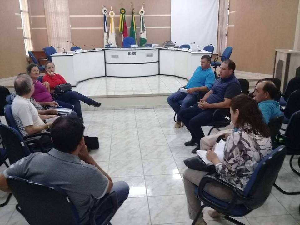 ÁGUA: Em busca de soluções, Vereadores participam de reunião com executivo.