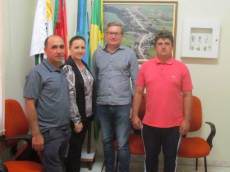 REPRESENTAÇÃO: Assessor da deputada Any Ortz visita legislativo.