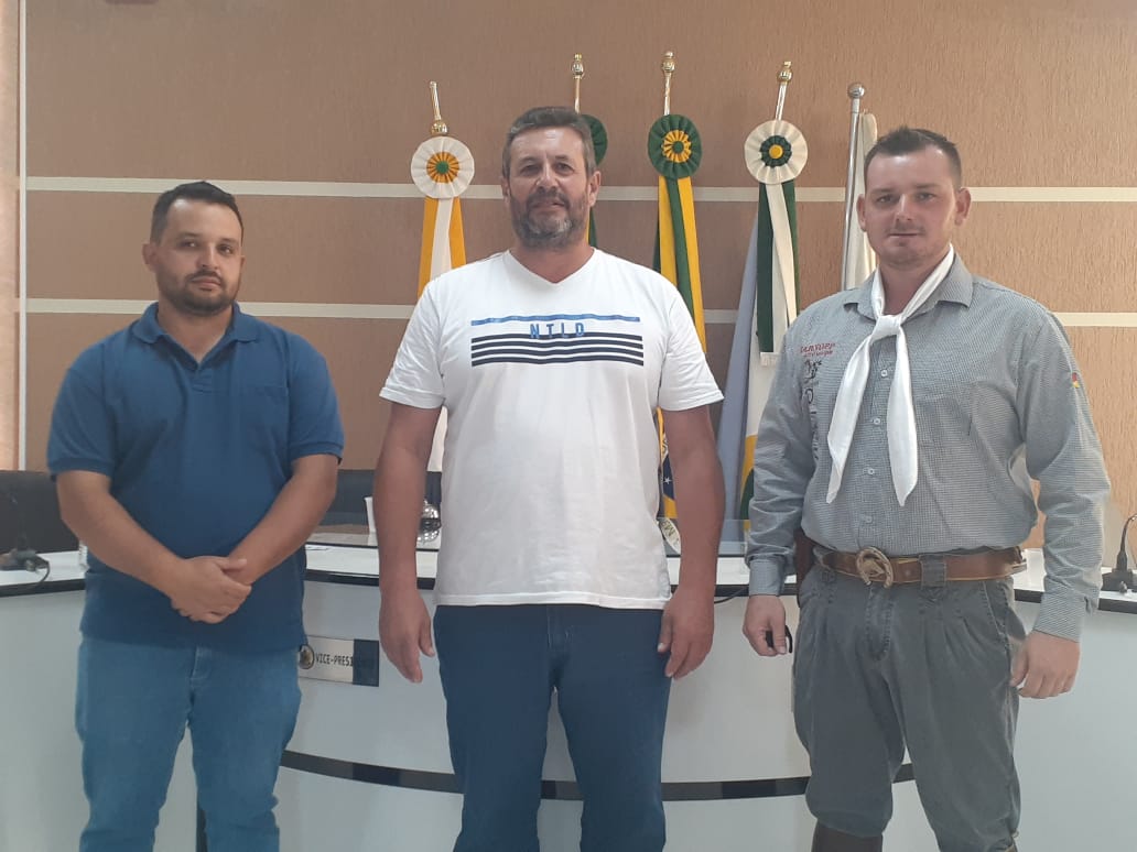 NA CÂMARA: Três vereadores Suplentes são empossados.