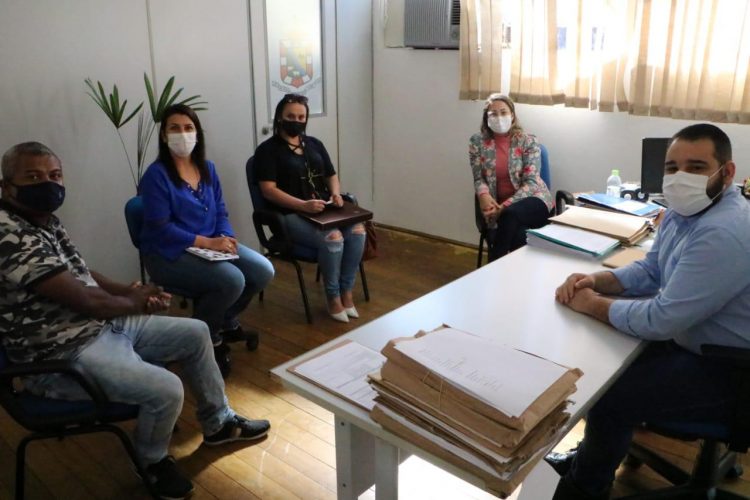 CAUSA ANIMAL: Vereadora Daniela Moraes busca soluções em reunião.