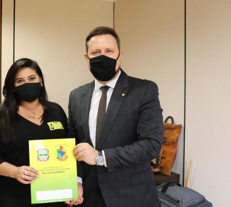 PATRULHA AGRÍCOLA: Vereadora Schaiane luta por recursos para compra de trator Traçado com Garfo para agricultura.