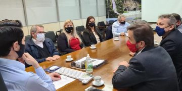 LIGAÇÃO ASFÁLTICA TUNAS/JACUIZINHO: Presidente da Câmara participa de reunião no DAER