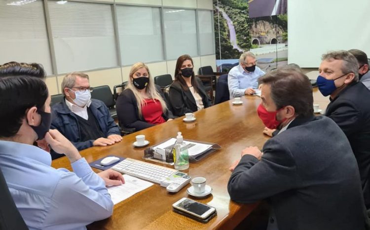 LIGAÇÃO ASFÁLTICA TUNAS/JACUIZINHO: Presidente da Câmara participa de reunião no DAER