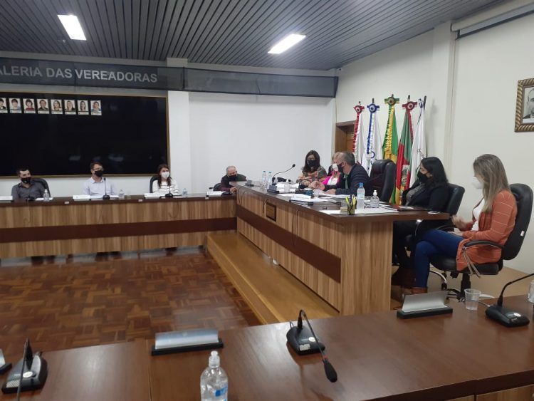 REUNIÃO: Presidente da Câmara participa de reunião de prestação de contas e planejamento da ASCAMAJA