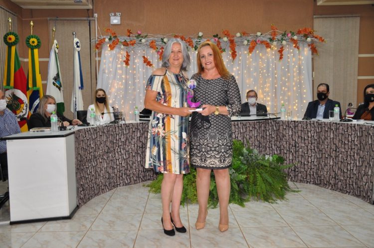 TROFÉU MULHER CIDADÃ: Câmara de Vereadores de Jacuizinho entrega honrarias em Sessão Solene.