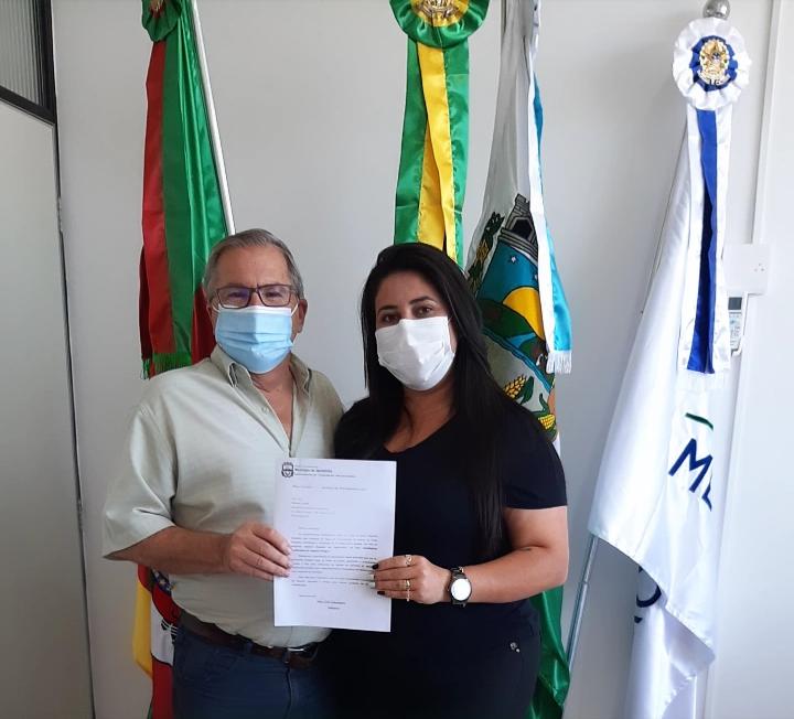 COMBATE A SECA: Presidente da Câmara e prefeito oficializam a requisição de abertura de 10 açudes e 01 poço artesiano no município.