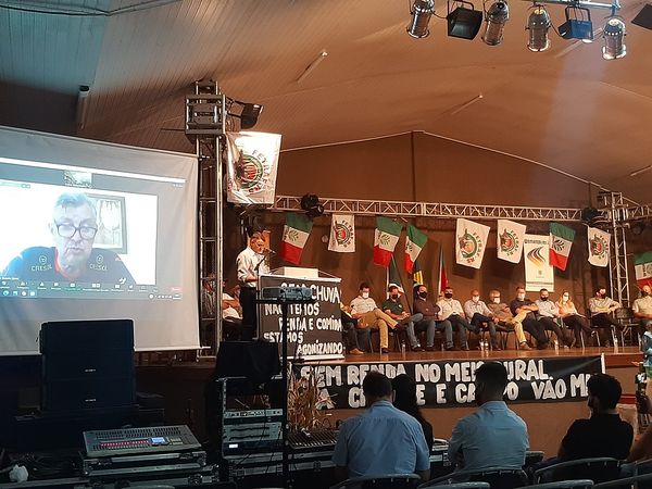 EFEITOS DA ESTIAGEM: Presidente e Secretário da Câmara participam de Evento em Espumoso.