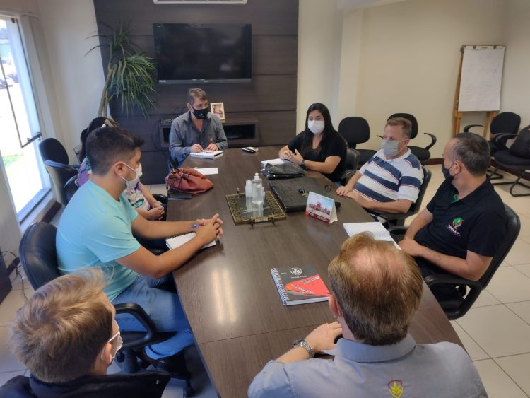 EMPREGO E RENDA: Presidente do Legislativo realiza reuniões em busca de mais empregos á Jacuizinho.