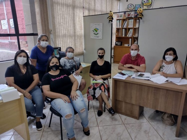 REUNIÃO: Presidente do Legislativo participa de reunião para definir programação alusiva as mulheres.