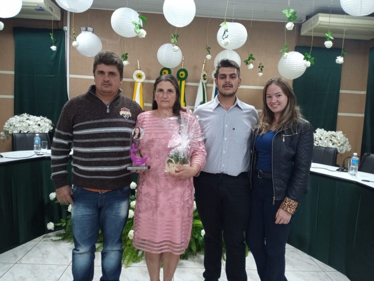 TROFÉU MULHER CIDADÃ, EDIÇÃO 2022: Mulheres são agraciadas com troféus