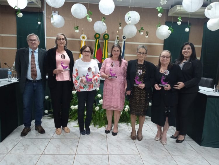 TROFÉU MULHER CIDADÃ, EDIÇÃO 2022: Mulheres são agraciadas com troféus