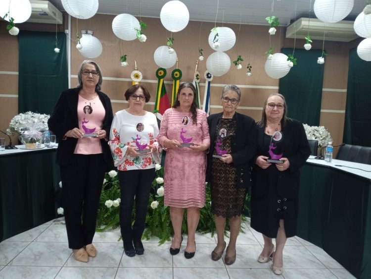 TROFÉU MULHER CIDADÃ, EDIÇÃO 2022: Mulheres são agraciadas com troféus