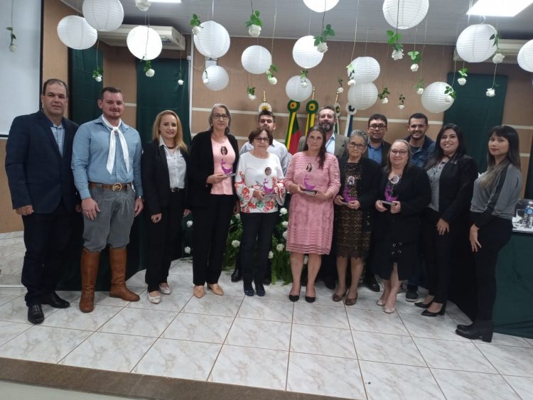 TROFÉU MULHER CIDADÃ, EDIÇÃO 2022: Mulheres são agraciadas com troféus