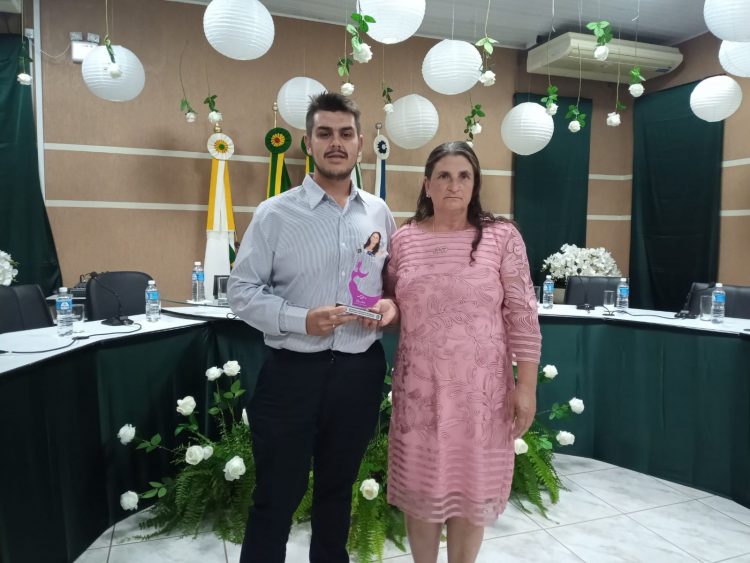 TROFÉU MULHER CIDADÃ, EDIÇÃO 2022: Mulheres são agraciadas com troféus