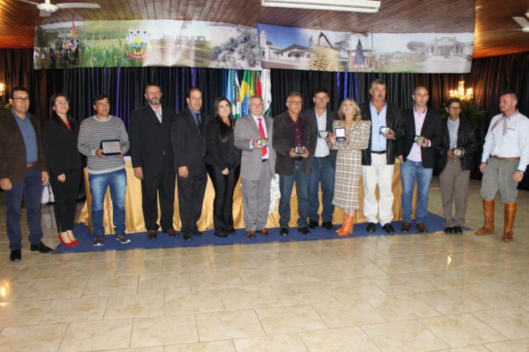 Homenagem as Comissões Emancipalistas e membros da 1ª gestão de Jacuizinho