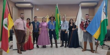 DIA DO GAÚCHO: Vereadores celebram data em sessão “trajeados”.