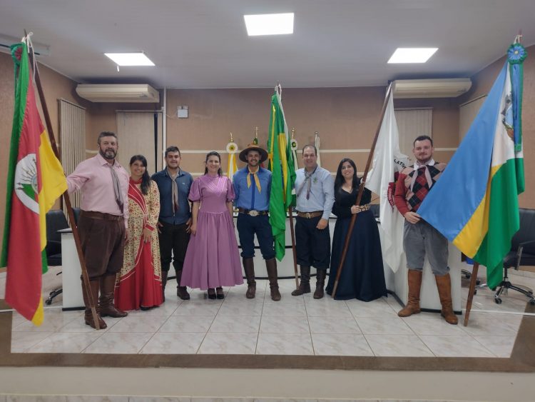 DIA DO GAÚCHO: Vereadores celebram data em sessão “trajeados”.