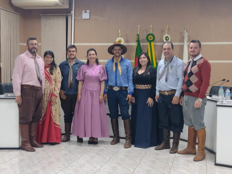 DIA DO GAÚCHO: Vereadores celebram data em sessão “trajeados”.