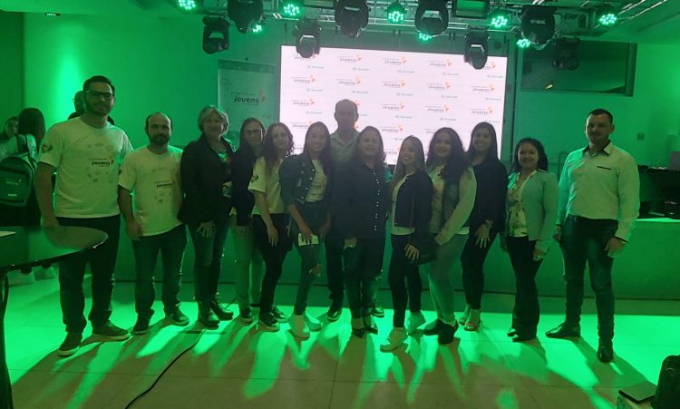 JOVENS ASSOCIADOS: Vereadores participam de reunião de apresentação do Projeto em Espumoso.