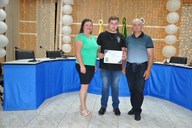 SESSÃO SIMULADA: Vereadores realizam sessão do Projeto Câmara Estudantil Municipal.