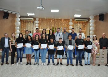 SESSÃO SIMULADA: Vereadores realizam sessão do Projeto Câmara Estudantil Municipal.