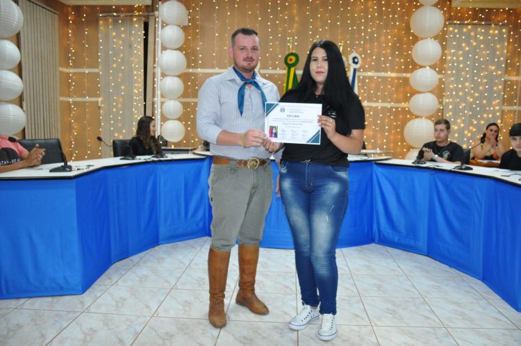 SESSÃO SIMULADA: Vereadores realizam sessão do Projeto Câmara Estudantil Municipal.