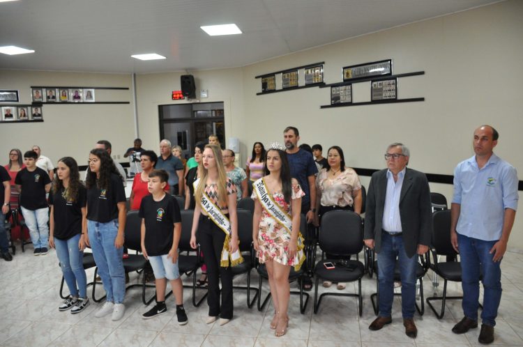 SESSÃO SIMULADA: Vereadores realizam sessão do Projeto Câmara Estudantil Municipal.