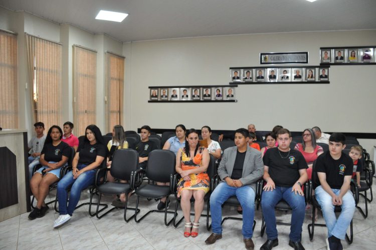 SESSÃO SIMULADA: Vereadores realizam sessão do Projeto Câmara Estudantil Municipal.