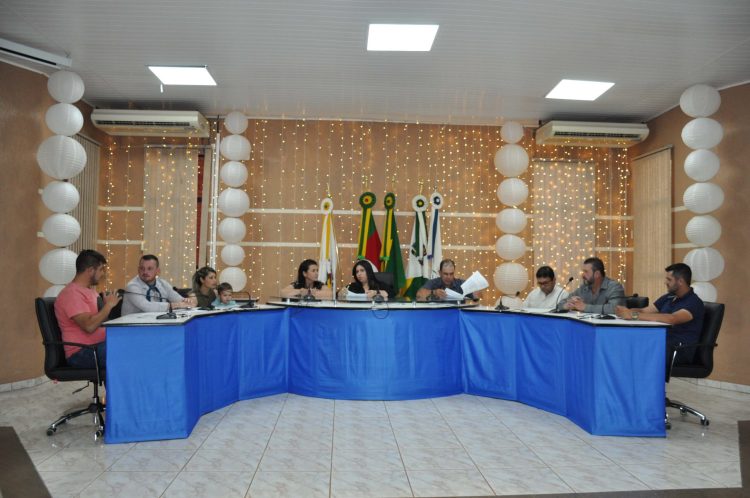 SESSÃO SIMULADA: Vereadores realizam sessão do Projeto Câmara Estudantil Municipal.