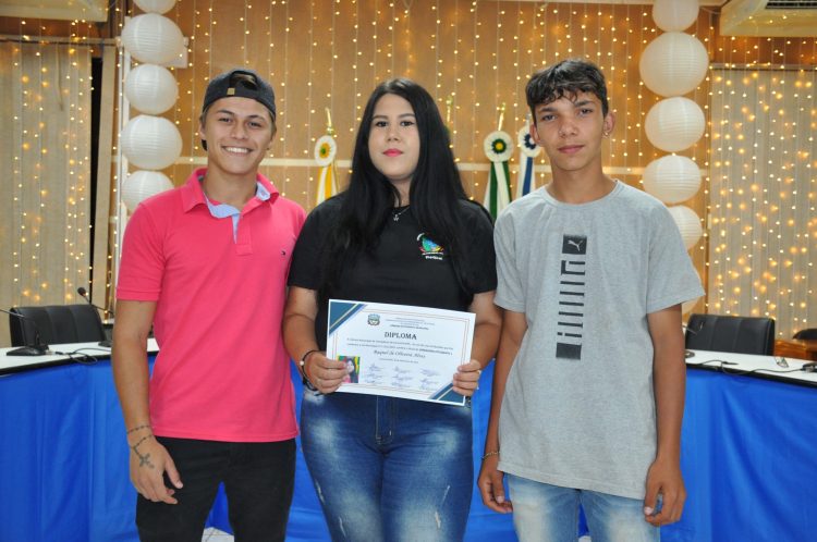 SESSÃO SIMULADA: Vereadores realizam sessão do Projeto Câmara Estudantil Municipal.