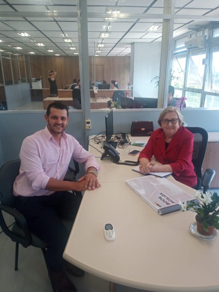 PAUTAS POR JACUIZINHO: Vereador Tobias realiza audiências na capital do estado.