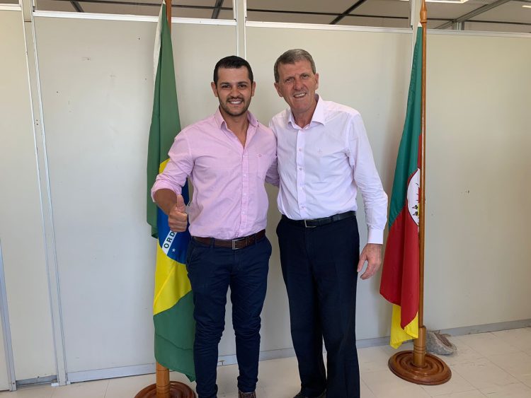 PAUTAS POR JACUIZINHO: Vereador Tobias realiza audiências na capital do estado.