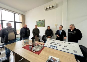 RECURSOS: Presidente do legislativo acompanha comitiva em anuncio de envio de recursos ao município.