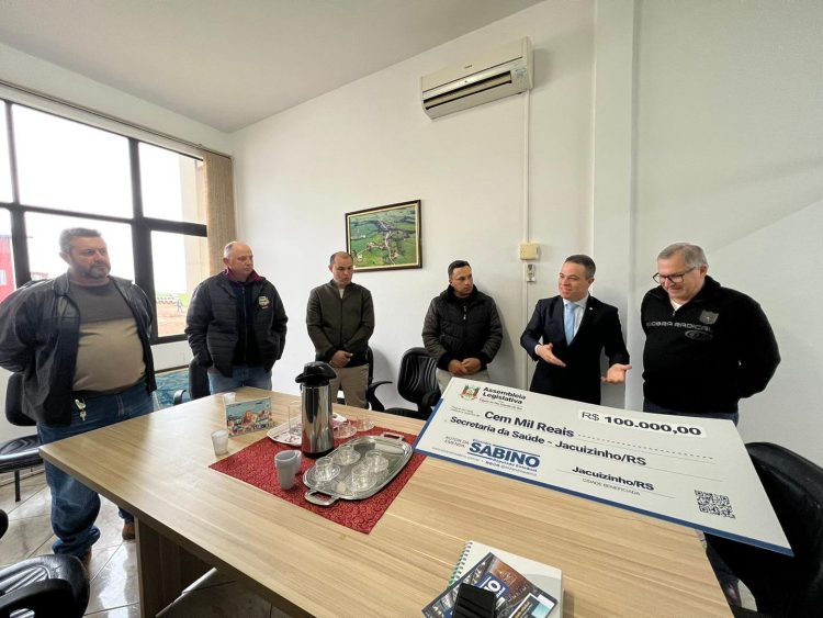 RECURSOS: Presidente do legislativo acompanha comitiva em anuncio de envio de recursos ao município.