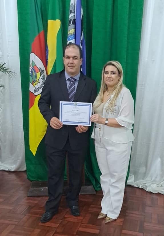 JUSTIÇA ELEITORAL: Vereadores eleitos são diplomados.