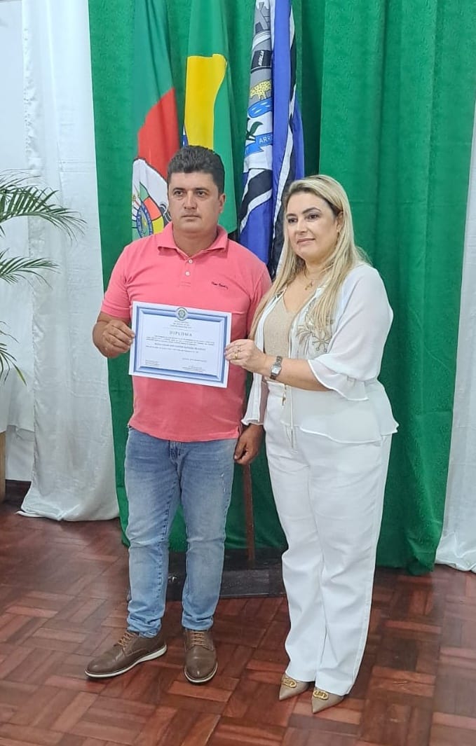 JUSTIÇA ELEITORAL: Vereadores eleitos são diplomados.