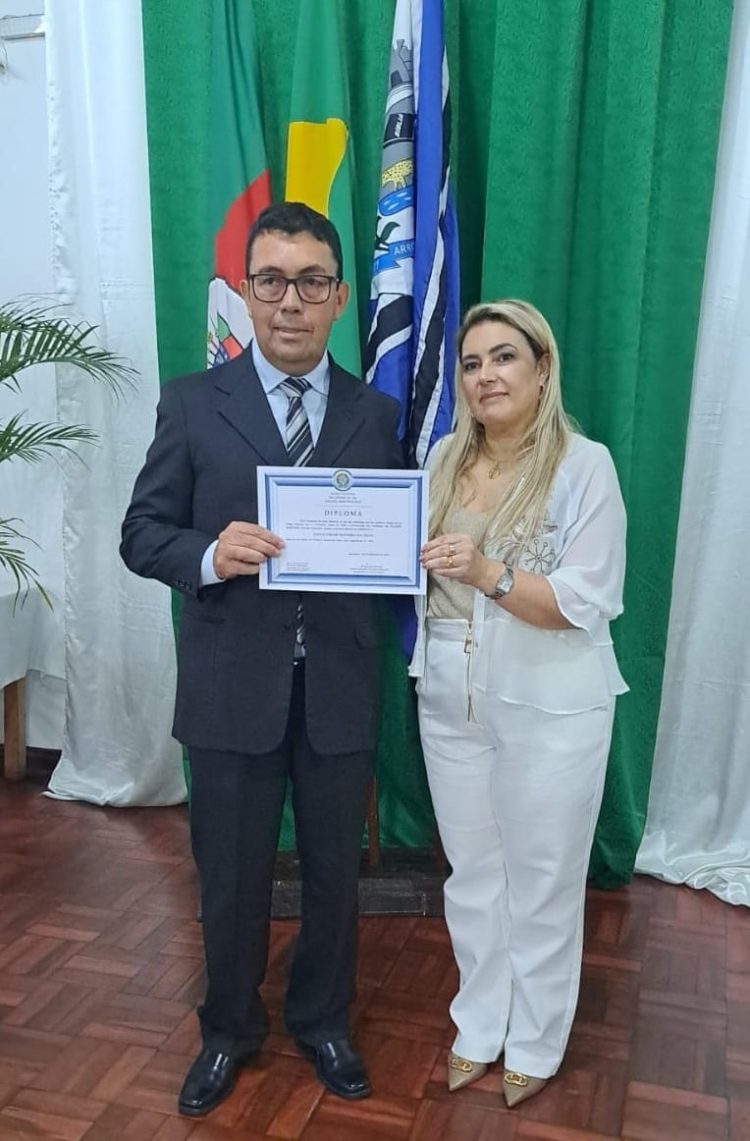 JUSTIÇA ELEITORAL: Vereadores eleitos são diplomados.