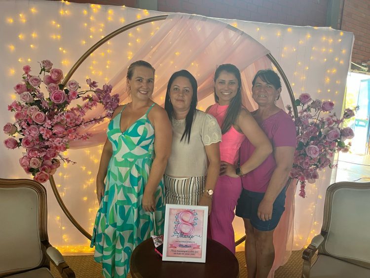 DIA DA MULHER: Legislativo se faz presente no evento.