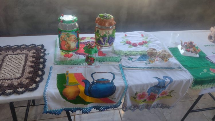 QUALIFICAÇÃO: Por iniciativa da presidente do legislativo, Verª Marisane, artesãos são beneficiados com feira, palestra e Carteira de Identificação.