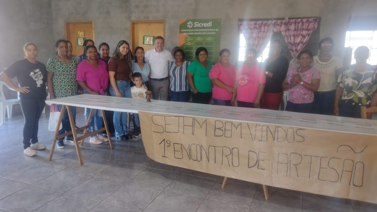 QUALIFICAÇÃO: Por iniciativa da presidente do legislativo, Verª Marisane, artesãos são beneficiados com feira, palestra e Carteira de Identificação.