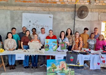 QUALIFICAÇÃO: Por iniciativa da presidente do legislativo, Verª Marisane, artesãos são beneficiados com feira, palestra e Carteira de Identificação.