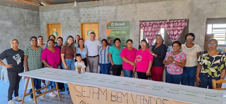 QUALIFICAÇÃO: Por iniciativa da presidente do legislativo, Verª Marisane, artesãos são beneficiados com feira, palestra e Carteira de Identificação.