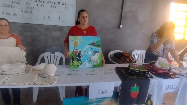 QUALIFICAÇÃO: Por iniciativa da presidente do legislativo, Verª Marisane, artesãos são beneficiados com feira, palestra e Carteira de Identificação.